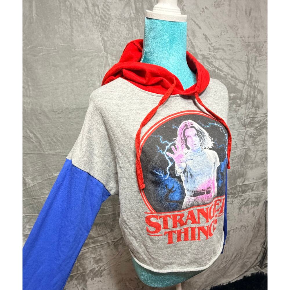 Stranger Things Eleven Graphic Cropped Hoodie Sweatshirt Size M - Picture 4 of 8